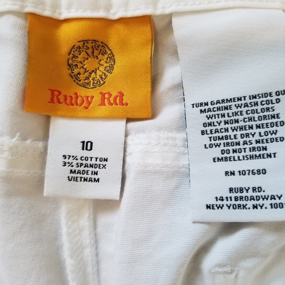 Ruby Rd. Cropped White Summer Pants - Picture 2 of 4